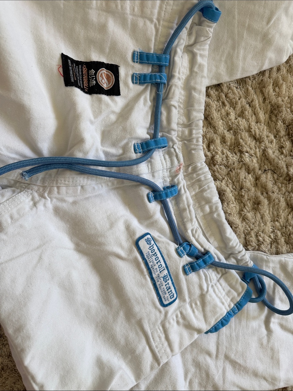 Shoyoroll Women's White And Blue Brazilian Jiu-Jitsu Gi View 5